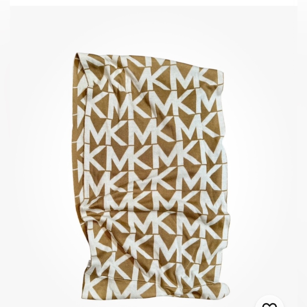Michael Kors, Reversible “MK” Infinity Scarf  🧣 Beautiful Tan/Cream Colors
